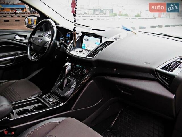 Серый Форд Куга, объемом двигателя 2 л и пробегом 180 тыс. км за 17700 $, фото 15 на Automoto.ua