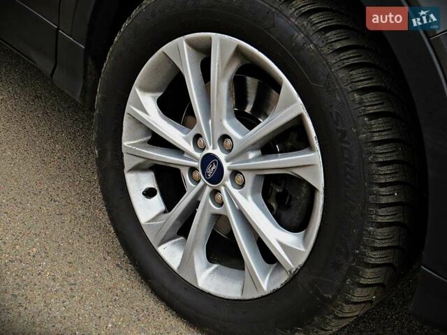 Серый Форд Куга, объемом двигателя 2 л и пробегом 180 тыс. км за 17700 $, фото 4 на Automoto.ua