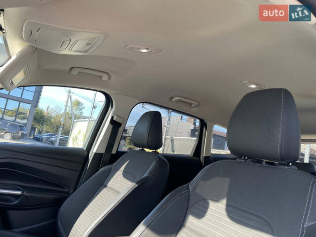 Форд Куга 2019 в Шепетовке на Automoto.ua Серый Форд Куга, объемом двигателя 2 л и пробегом 245 тыс. км за 16000 $, фото 3 на Automoto.ua