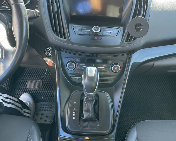 Форд Куга 2019 в Шепетовке на Automoto.ua Серый Форд Куга, объемом двигателя 2 л и пробегом 245 тыс. км за 16000 $, фото 17 на Automoto.ua