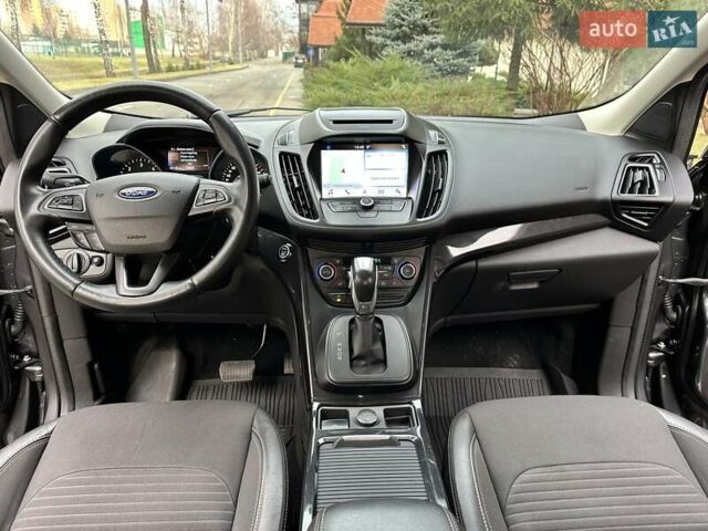Серый Форд Куга, объемом двигателя 2 л и пробегом 226 тыс. км за 17500 $, фото 23 на Automoto.ua