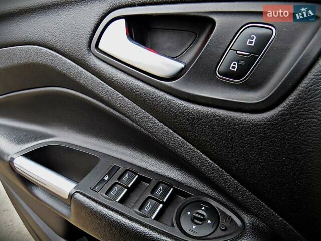 Серый Форд Куга, объемом двигателя 2 л и пробегом 180 тыс. км за 17700 $, фото 6 на Automoto.ua