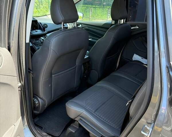 Сірий Форд Куга, об'ємом двигуна 1.5 л та пробігом 75 тис. км за 19500 $, фото 4 на Automoto.ua