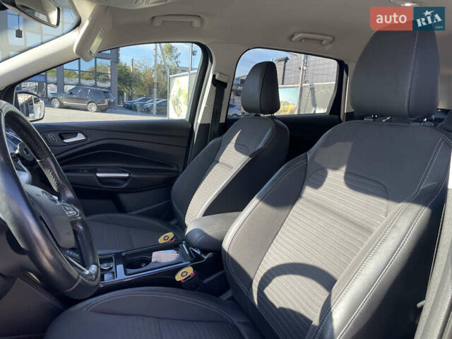 Форд Куга 2019 в Шепетовке на Automoto.ua Серый Форд Куга, объемом двигателя 2 л и пробегом 245 тыс. км за 16000 $, фото 4 на Automoto.ua