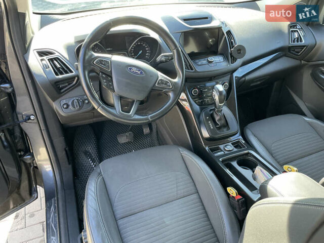Форд Куга 2019 в Шепетовке на Automoto.ua Серый Форд Куга, объемом двигателя 2 л и пробегом 245 тыс. км за 16000 $, фото 19 на Automoto.ua