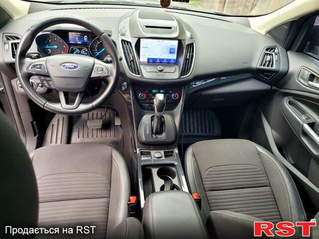 Серый Форд Куга, объемом двигателя 1.5 л и пробегом 30 тыс. км за 21500 $, фото 3 на Automoto.ua