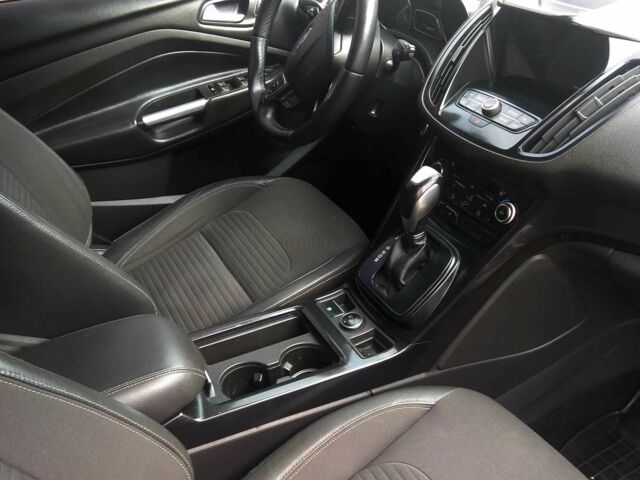 Серый Форд Куга, объемом двигателя 2 л и пробегом 95 тыс. км за 17700 $, фото 3 на Automoto.ua