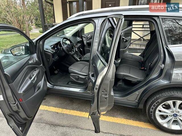 Серый Форд Куга, объемом двигателя 2 л и пробегом 226 тыс. км за 17500 $, фото 20 на Automoto.ua