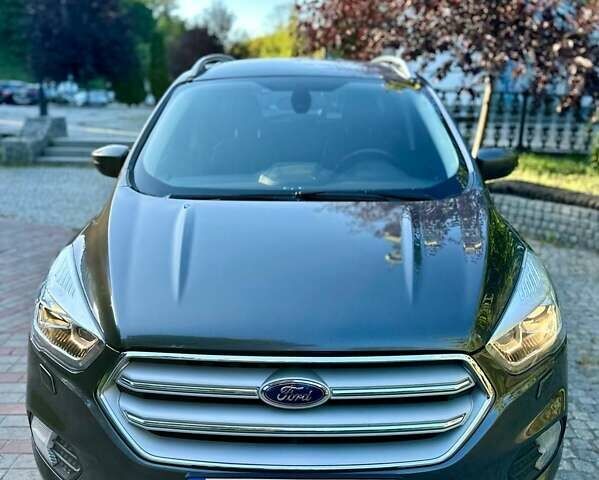 Серый Форд Куга, объемом двигателя 2 л и пробегом 138 тыс. км за 16700 $, фото 2 на Automoto.ua