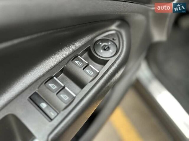 Серый Форд Куга, объемом двигателя 2 л и пробегом 226 тыс. км за 17500 $, фото 29 на Automoto.ua