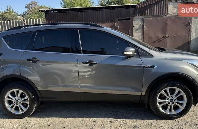Сірий Форд Куга, об'ємом двигуна 1.5 л та пробігом 121 тис. км за 18000 $, фото 6 на Automoto.ua