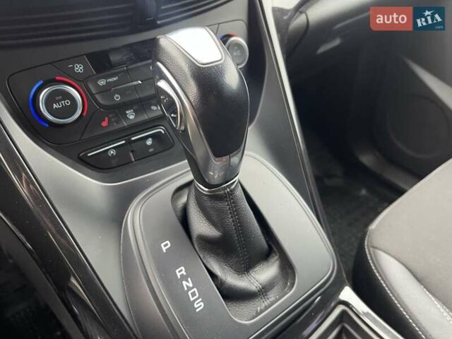 Серый Форд Куга, объемом двигателя 1.5 л и пробегом 88 тыс. км за 17900 $, фото 13 на Automoto.ua