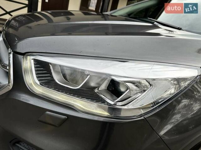 Серый Форд Куга, объемом двигателя 2 л и пробегом 226 тыс. км за 17500 $, фото 5 на Automoto.ua