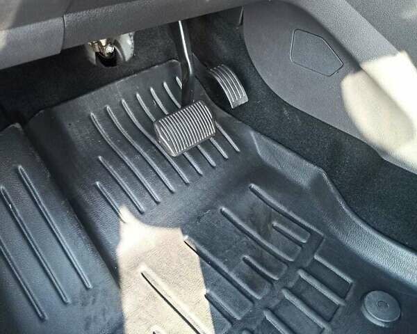 Серый Форд Куга, объемом двигателя 2 л и пробегом 164 тыс. км за 15500 $, фото 39 на Automoto.ua