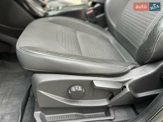 Серый Форд Куга, объемом двигателя 2 л и пробегом 226 тыс. км за 17500 $, фото 31 на Automoto.ua