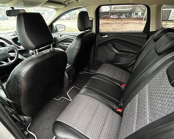 Сірий Форд Куга, об'ємом двигуна 1.5 л та пробігом 171 тис. км за 14999 $, фото 6 на Automoto.ua