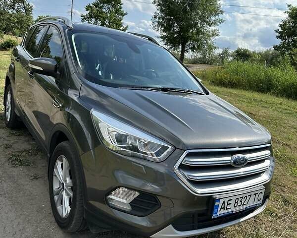 Сірий Форд Куга, об'ємом двигуна 2 л та пробігом 143 тис. км за 19390 $, фото 1 на Automoto.ua