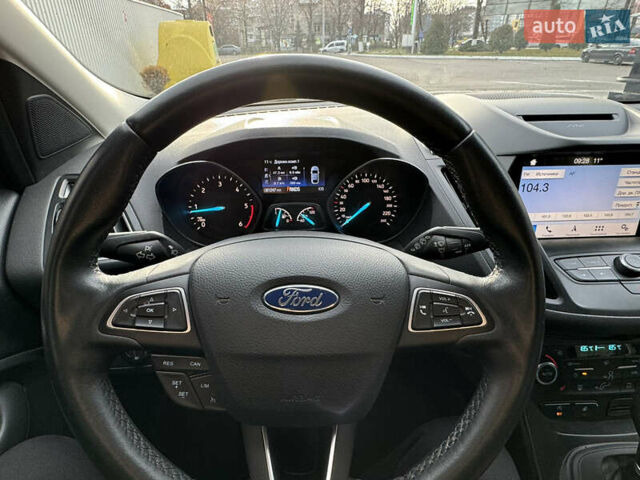 Форд Куга 2019 в Ивано-Франковске на Automoto.ua Серый Форд Куга, объемом двигателя 2 л и пробегом 72 тыс. км за 19800 $, фото 1 на Automoto.ua