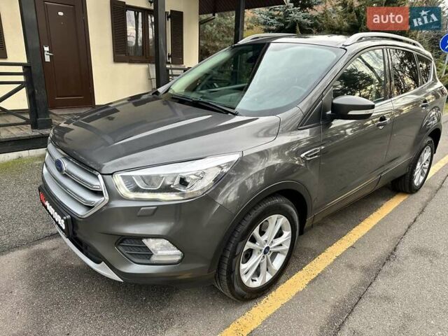 Серый Форд Куга, объемом двигателя 2 л и пробегом 226 тыс. км за 17500 $, фото 2 на Automoto.ua
