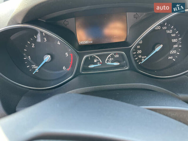 Форд Куга 2019 в Шепетовке на Automoto.ua Серый Форд Куга, объемом двигателя 2 л и пробегом 245 тыс. км за 16000 $, фото 12 на Automoto.ua