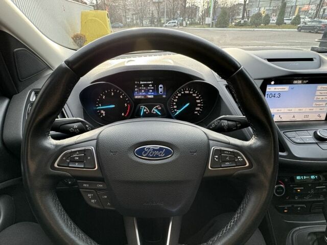 Серый Форд Куга, объемом двигателя 2 л и пробегом 82 тыс. км за 18800 $, фото 5 на Automoto.ua