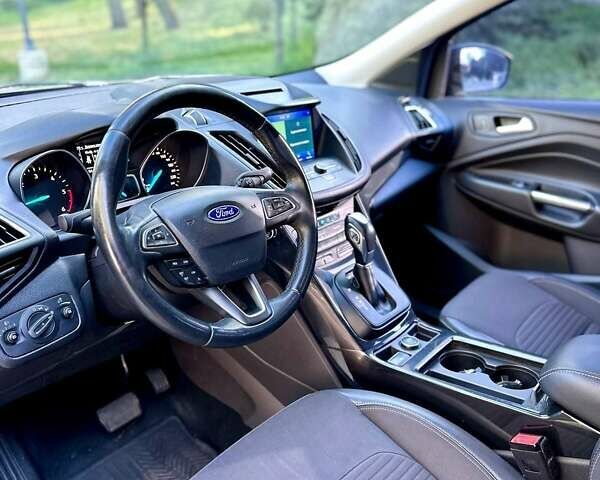 Серый Форд Куга, объемом двигателя 2 л и пробегом 138 тыс. км за 16700 $, фото 10 на Automoto.ua