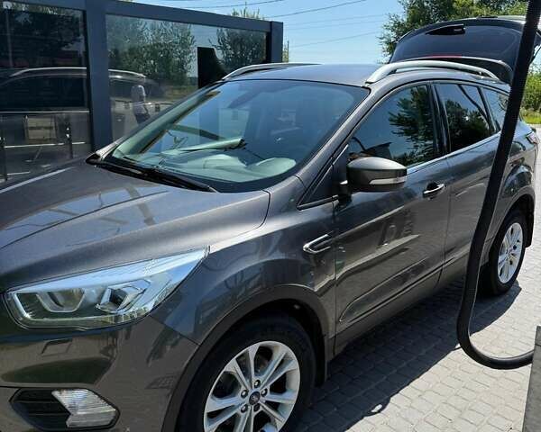Сірий Форд Куга, об'ємом двигуна 1.5 л та пробігом 75 тис. км за 19500 $, фото 1 на Automoto.ua