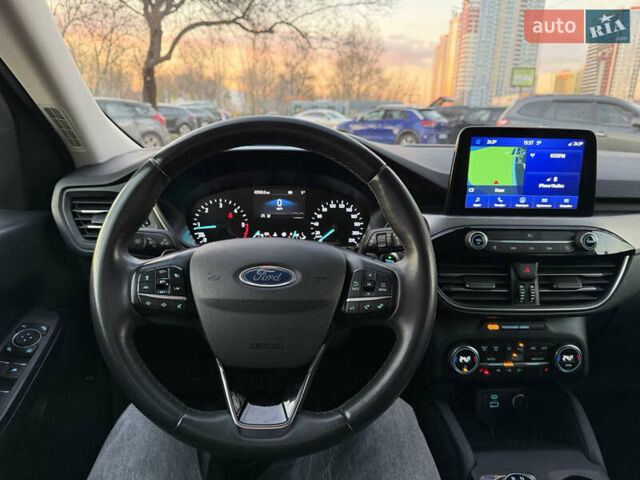 Серый Форд Куга, объемом двигателя 1.5 л и пробегом 142 тыс. км за 20500 $, фото 19 на Automoto.ua