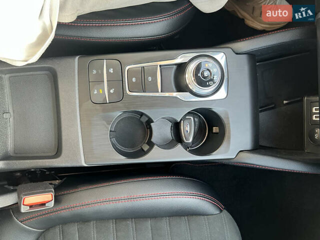 Сірий Форд Куга, об'ємом двигуна 2 л та пробігом 232 тис. км за 23487 $, фото 22 на Automoto.ua