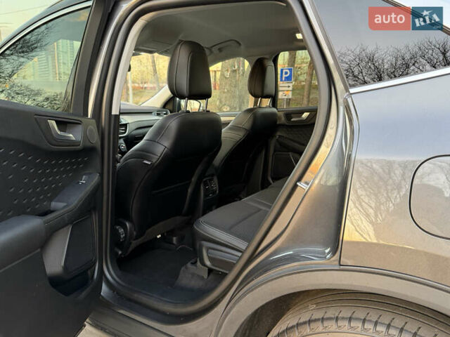 Серый Форд Куга, объемом двигателя 1.5 л и пробегом 142 тыс. км за 20500 $, фото 13 на Automoto.ua