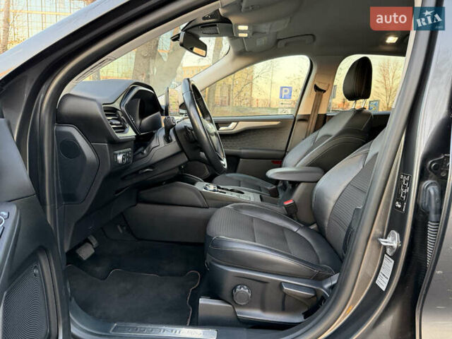 Серый Форд Куга, объемом двигателя 1.5 л и пробегом 142 тыс. км за 20500 $, фото 20 на Automoto.ua