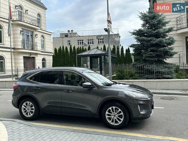 Серый Форд Куга, объемом двигателя 1.5 л и пробегом 42 тыс. км за 22500 $, фото 6 на Automoto.ua