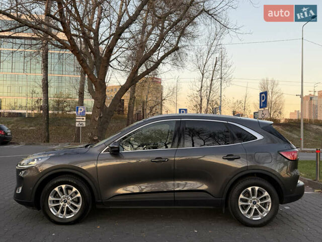 Серый Форд Куга, объемом двигателя 1.5 л и пробегом 142 тыс. км за 20500 $, фото 6 на Automoto.ua