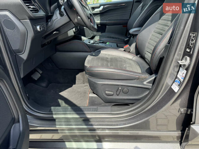 Сірий Форд Куга, об'ємом двигуна 2 л та пробігом 232 тис. км за 23185 $, фото 32 на Automoto.ua