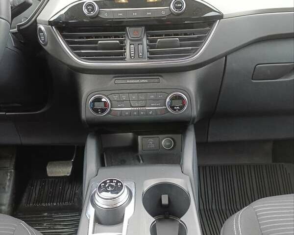 Серый Форд Куга, объемом двигателя 1.5 л и пробегом 54 тыс. км за 22500 $, фото 10 на Automoto.ua