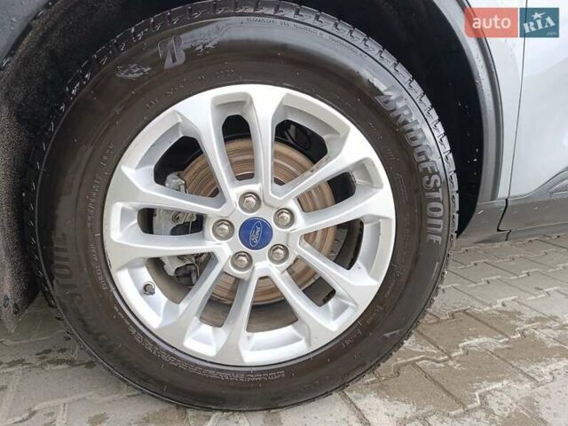 Серый Форд Куга, объемом двигателя 1.5 л и пробегом 54 тыс. км за 22500 $, фото 7 на Automoto.ua