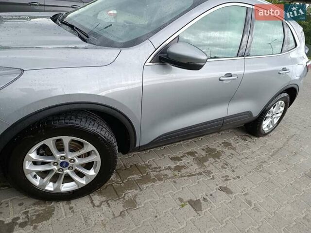 Серый Форд Куга, объемом двигателя 1.5 л и пробегом 54 тыс. км за 22500 $, фото 1 на Automoto.ua