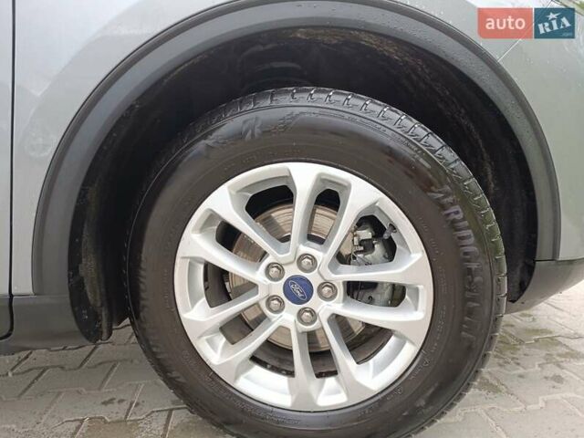 Серый Форд Куга, объемом двигателя 1.5 л и пробегом 54 тыс. км за 22500 $, фото 6 на Automoto.ua