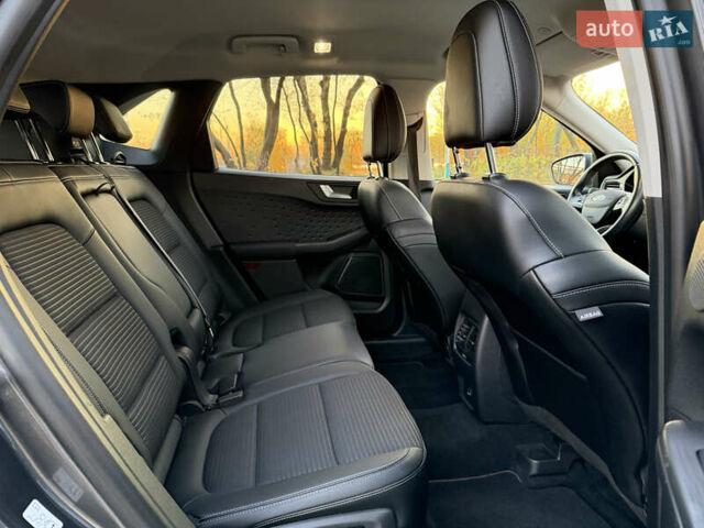 Серый Форд Куга, объемом двигателя 1.5 л и пробегом 142 тыс. км за 20500 $, фото 12 на Automoto.ua