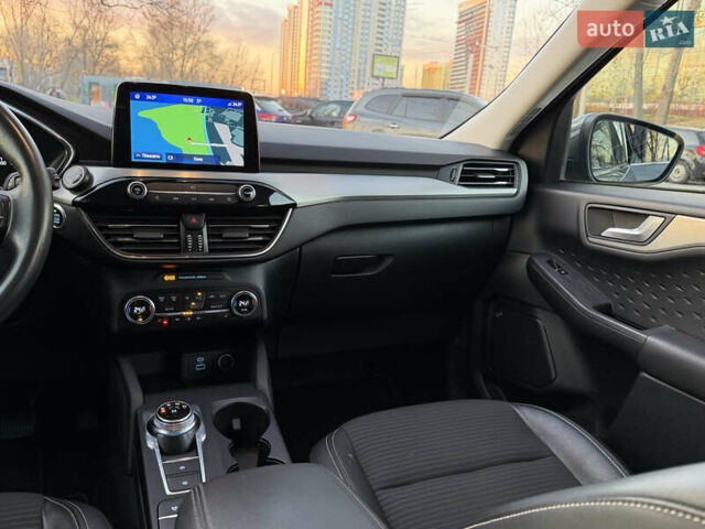 Серый Форд Куга, объемом двигателя 1.5 л и пробегом 142 тыс. км за 20500 $, фото 14 на Automoto.ua