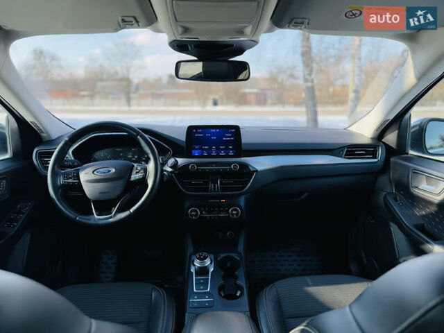 Серый Форд Куга, объемом двигателя 2 л и пробегом 37 тыс. км за 23500 $, фото 7 на Automoto.ua