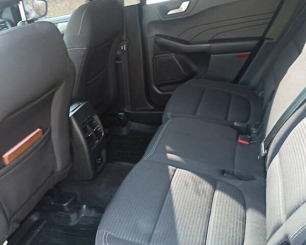 Серый Форд Куга, объемом двигателя 1.5 л и пробегом 80 тыс. км за 22700 $, фото 5 на Automoto.ua