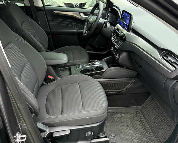 Серый Форд Куга, объемом двигателя 1.5 л и пробегом 68 тыс. км за 22500 $, фото 20 на Automoto.ua