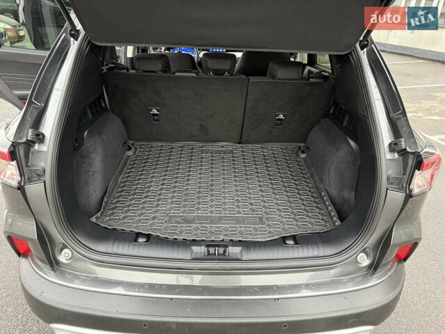 Серый Форд Куга, объемом двигателя 1.5 л и пробегом 68 тыс. км за 22500 $, фото 16 на Automoto.ua