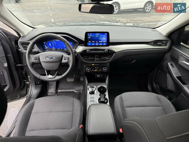 Серый Форд Куга, объемом двигателя 1.5 л и пробегом 68 тыс. км за 22500 $, фото 14 на Automoto.ua