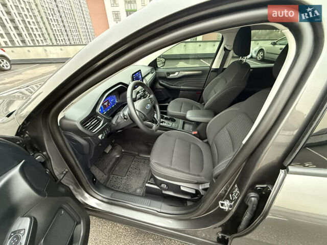 Серый Форд Куга, объемом двигателя 1.5 л и пробегом 68 тыс. км за 22500 $, фото 9 на Automoto.ua