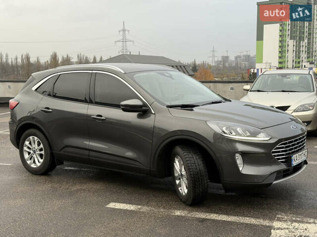 Серый Форд Куга, объемом двигателя 1.5 л и пробегом 68 тыс. км за 22500 $, фото 6 на Automoto.ua