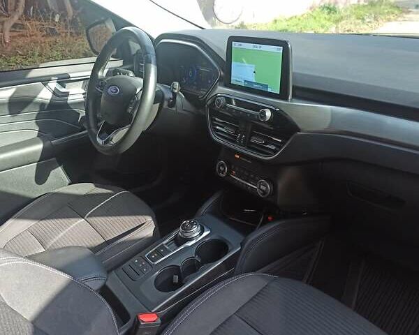 Серый Форд Куга, объемом двигателя 1.5 л и пробегом 80 тыс. км за 22700 $, фото 3 на Automoto.ua