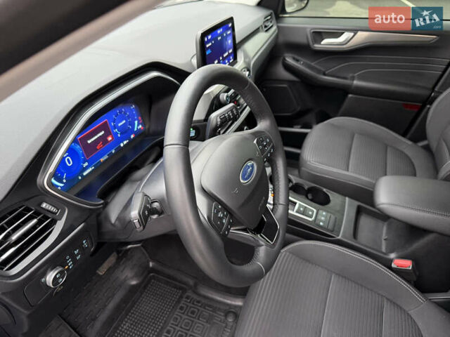 Серый Форд Куга, объемом двигателя 1.5 л и пробегом 68 тыс. км за 22500 $, фото 11 на Automoto.ua