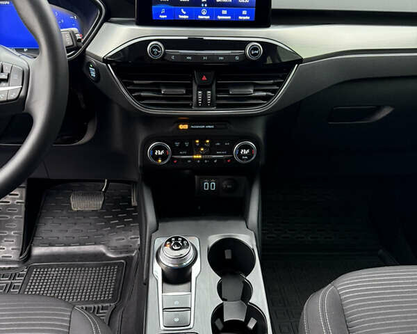 Серый Форд Куга, объемом двигателя 1.5 л и пробегом 68 тыс. км за 22500 $, фото 15 на Automoto.ua